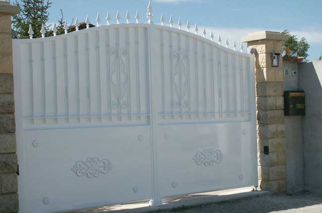 Portail en acier à Chatonnay