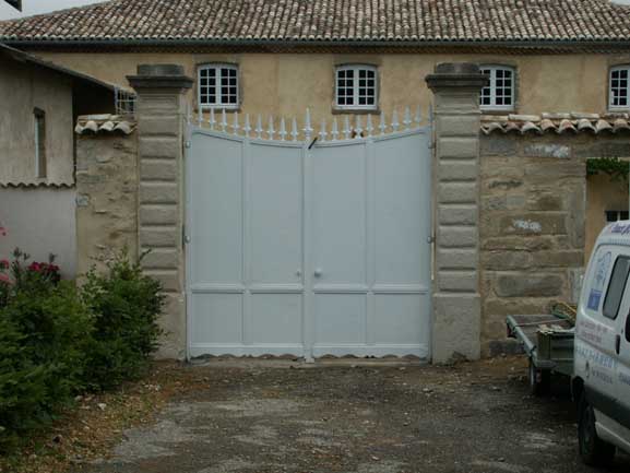 Portail en acier à Chuzelles